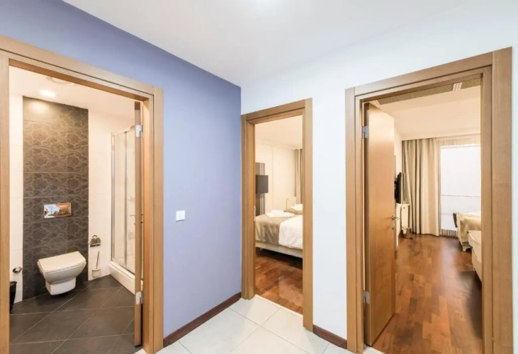 3 Bedrooms Apartment
