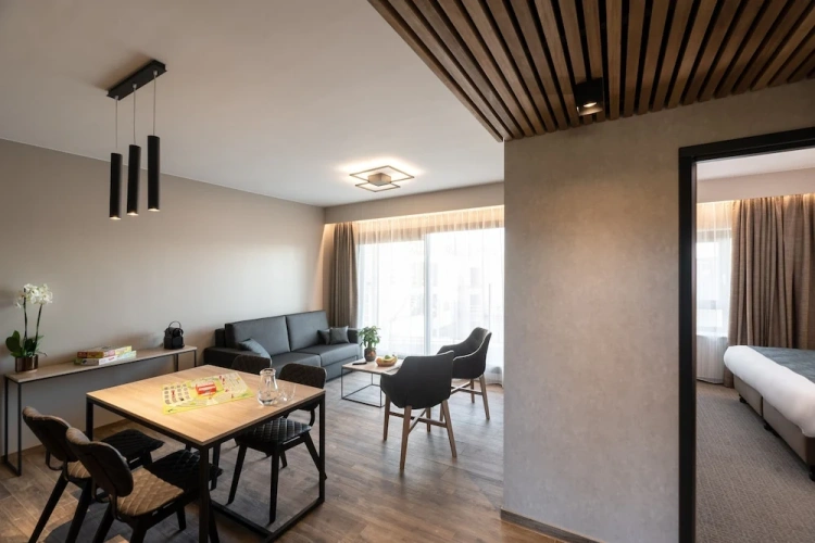 Family Studio with garden view