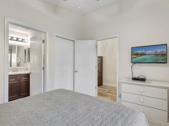 Spacious With Private Pool and Game Room 520