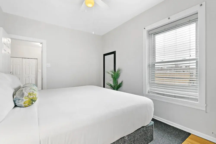 1BR Apt with King Bed in Rogers Park