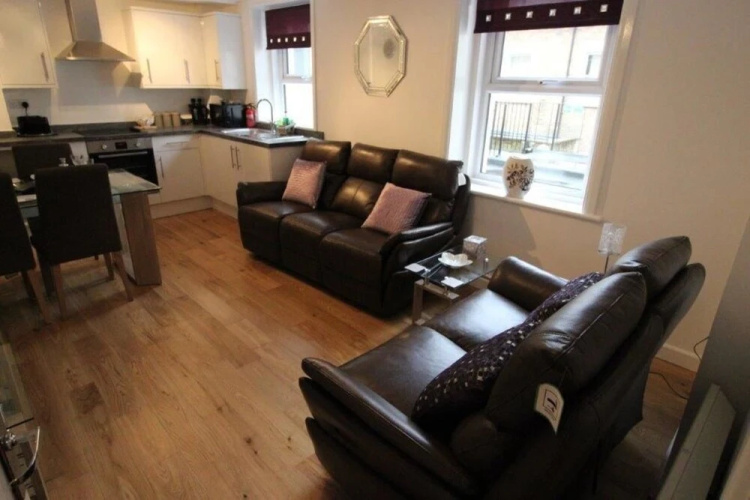 Flat 1 Palm Court