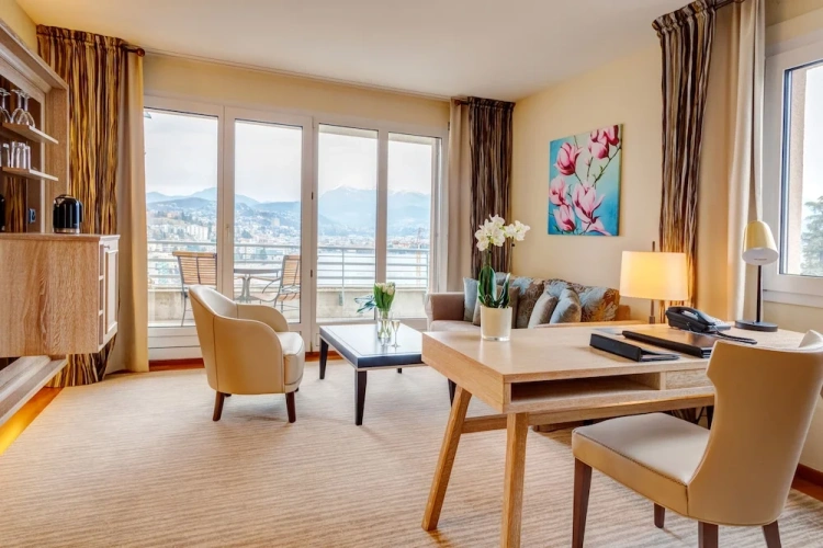 Suite with balcony and with lake view