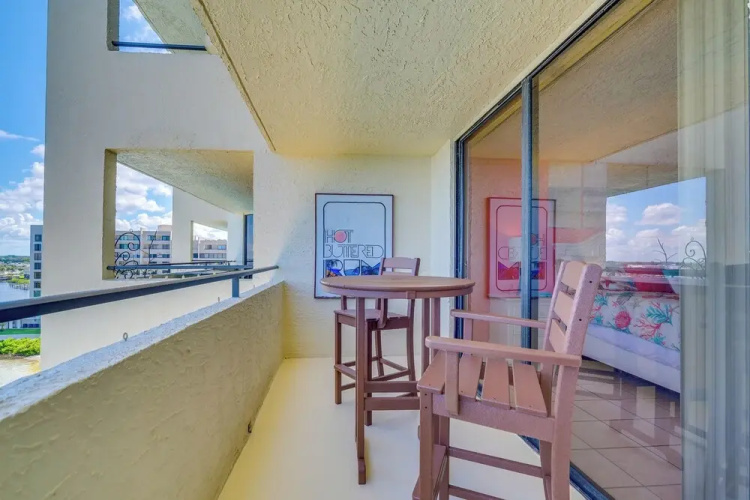 Pool & Beach Access: Waterfront Hudson Condo!