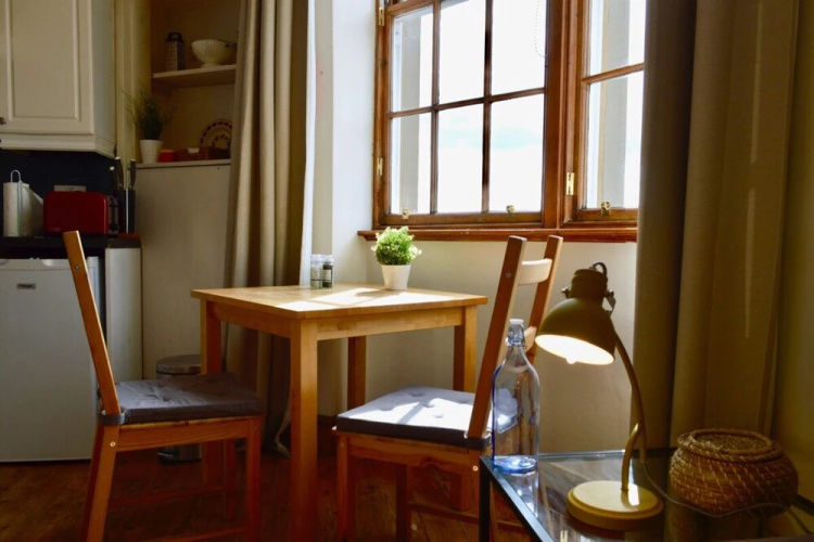 Sophisticated and Bright One Bed in Leith