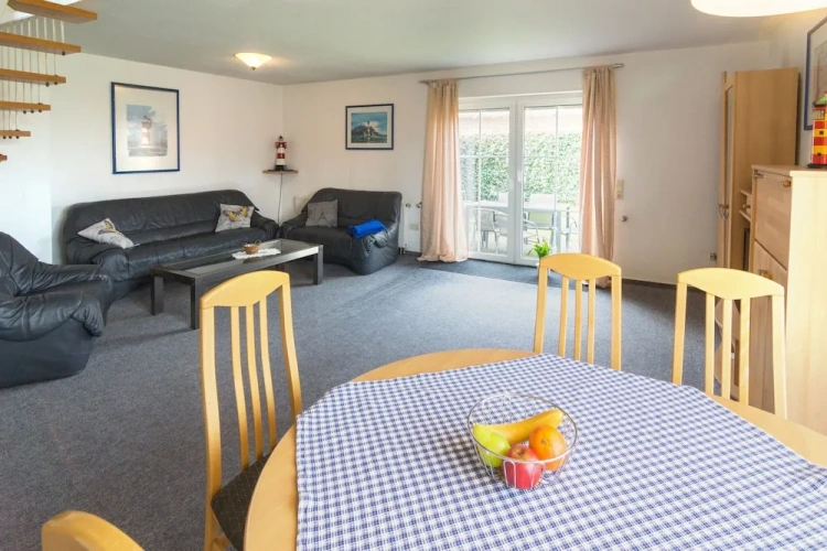 3 Bedrooms Cottage with balcony