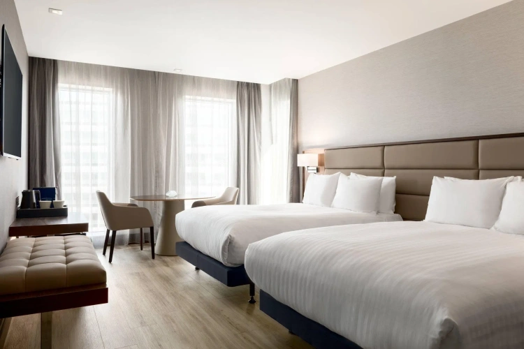 Standard Quadruple room with city view
