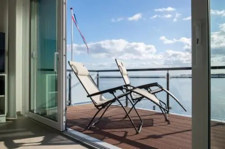 Dock 76 Main