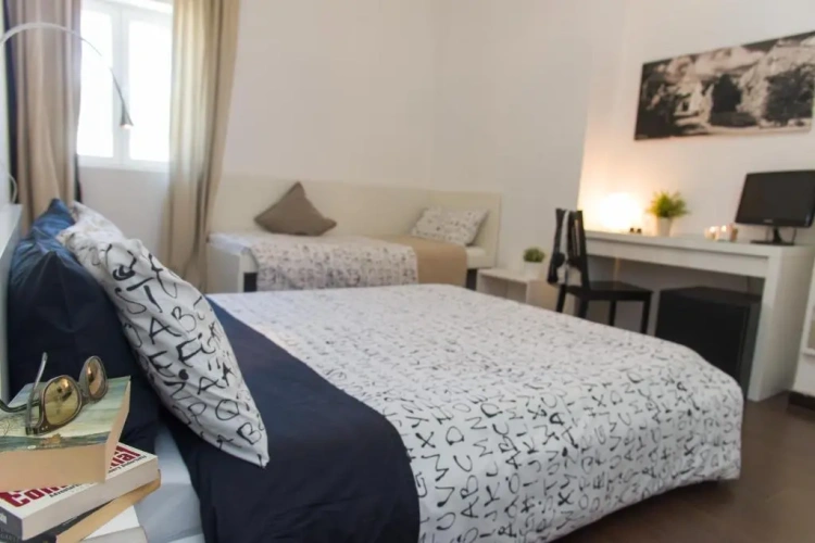 Standard Triple room