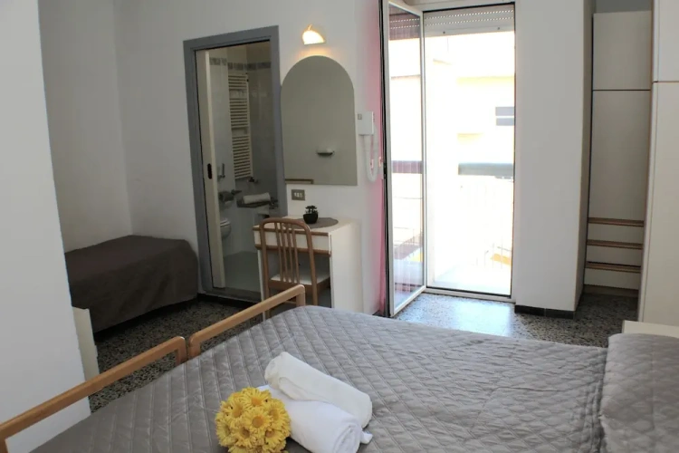 Standard Triple room with balcony and with sea view