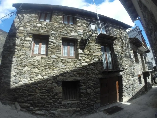 3 Bedrooms Cottage