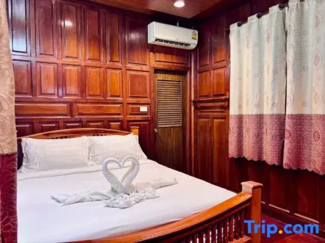 Thai teak Sathon Guest House