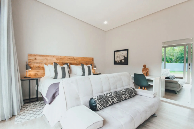 A Riverbed Guesthouse