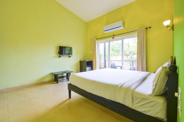 Standard Double room with pool view