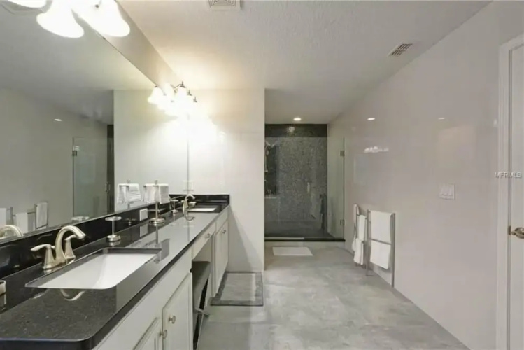 Amazing Home With Pool 8950