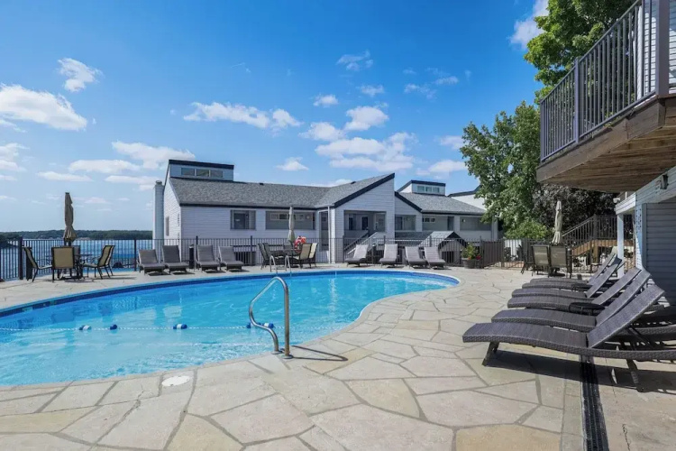 Lakefront Retreat w/ Community Pool in Osage Beach
