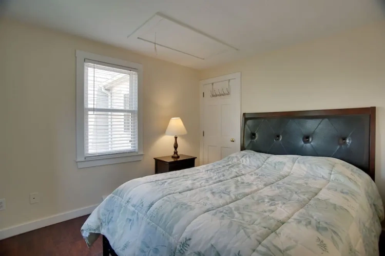 4 Bedrooms Cottage with balcony