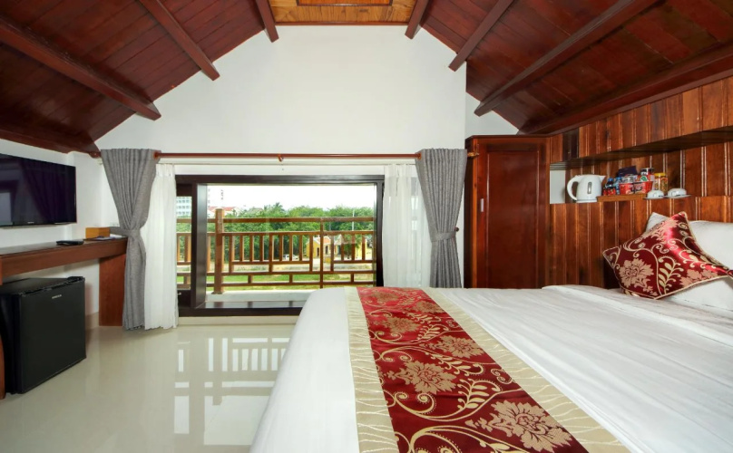 Threeway Riverside Villa