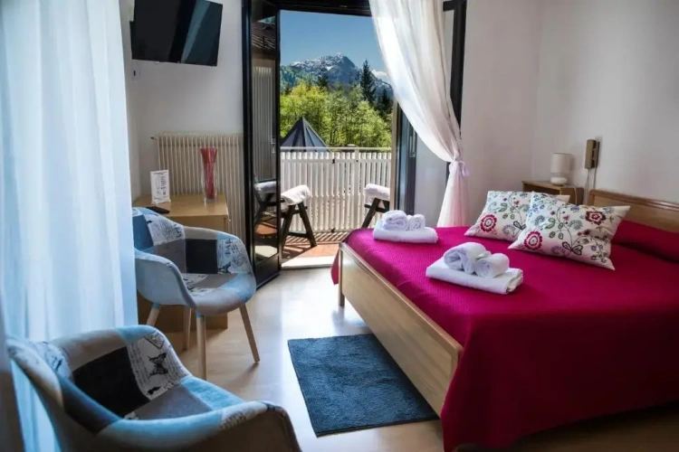 Standard Triple room