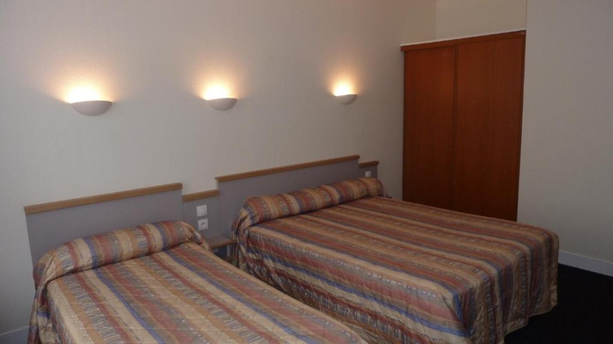 Standard Triple room