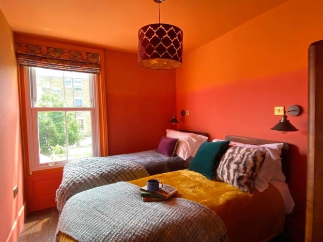 5 Bedrooms Cottage