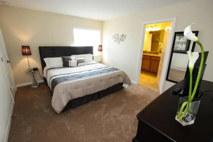 3041 Paradise Palms