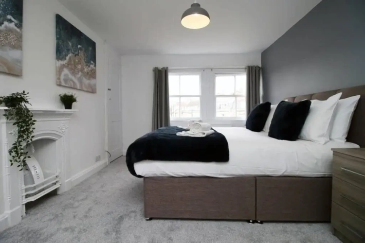 3 Bedrooms Apartment
