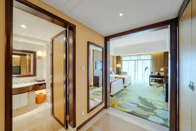 Poly International Hot Spring Hotel