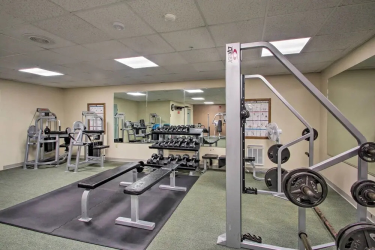 Hike, Ski, Explore: Lincoln Condo w/ Pool Access