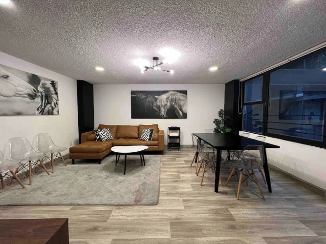 5 Bedrooms Apartment