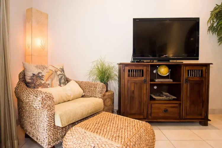 Casa del Sol-4 Secured and Quiet Complex - Minute Walk to the Beach