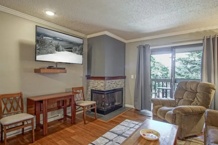 1 Br: Snowcrest 210b: Easy Access to Widow Maker Territory
