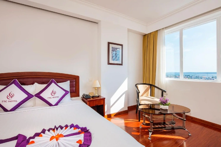 Superior Double room with city view