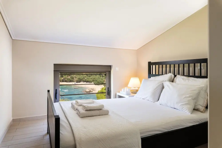 Villa Idyle-Luxury Beachfront Property