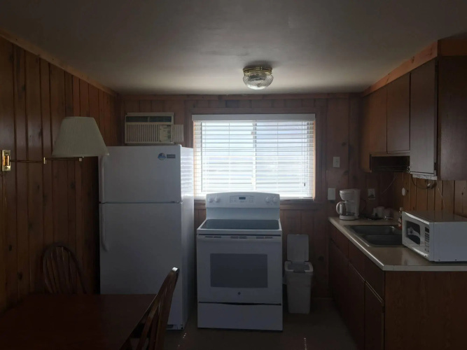 Waters Edge Motel