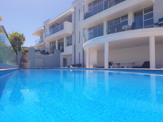 3 Bedrooms Apartment