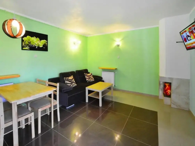 Spacious Holiday Home With Private Garden