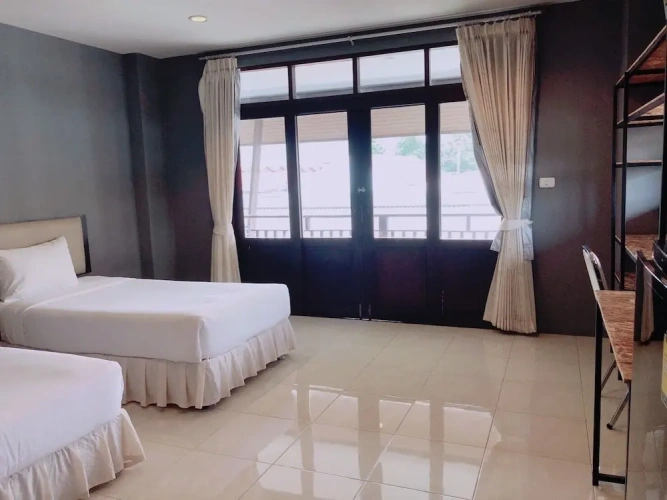 Standard Twin room with balcony