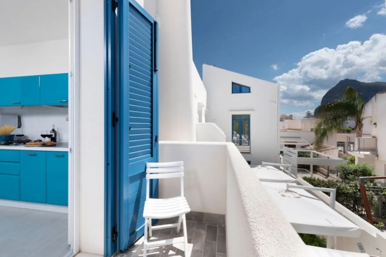 Isule Apartments