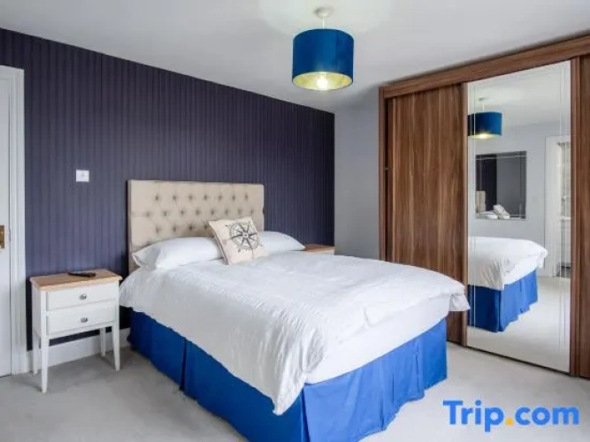 3 Bedrooms Apartment