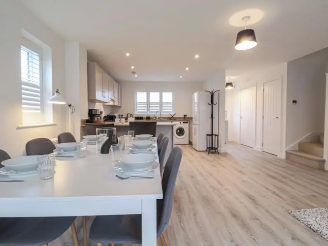 Inishnee House