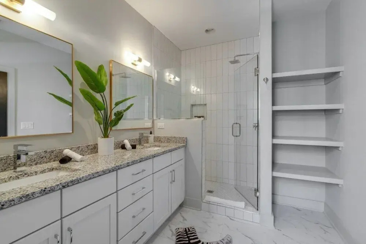 East Nash Oasis - 13 Beds - Going Fast