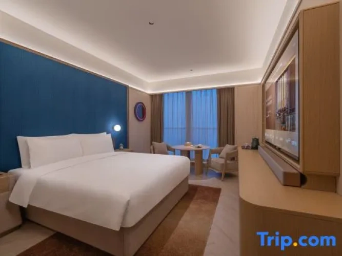 Deluxe Double room with city view