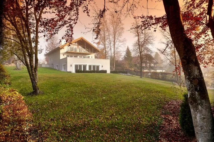 Apartment with garden view