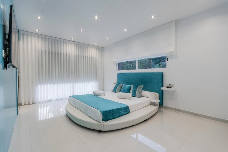 Luxurious Villa .2 Swimming Pools 200 M. From The Beach 1 Climatized