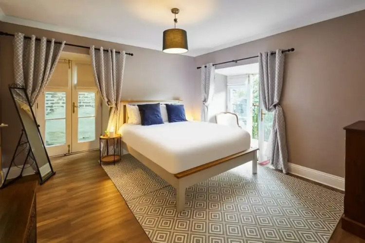 Host Stay River View Cottage
