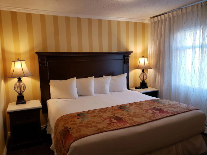 Arbutus Inn