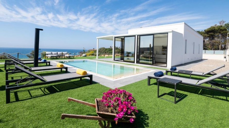 3 Bedrooms Villa