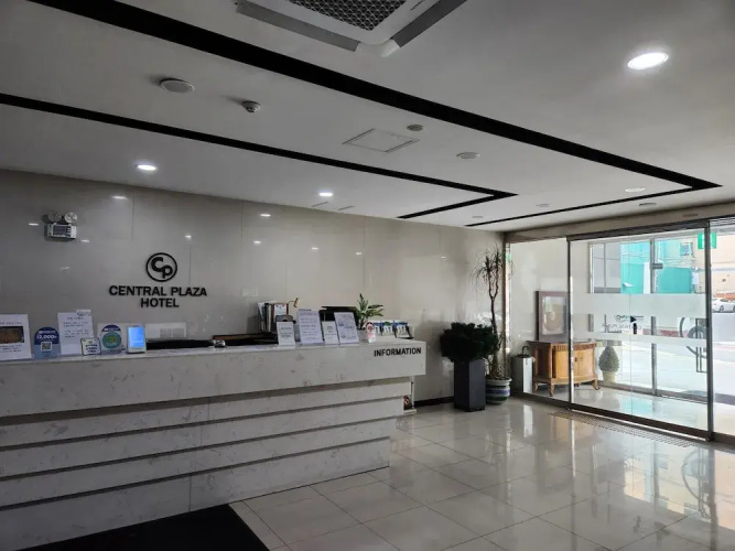 Central Plaza Hotel