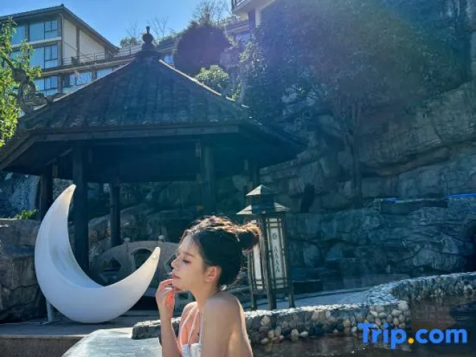 Yulongshan Dong Spring Resort