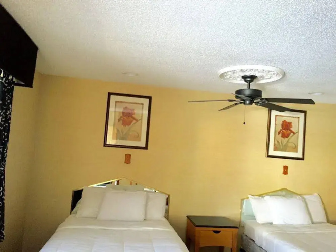 Deluxe Inn - Savannah